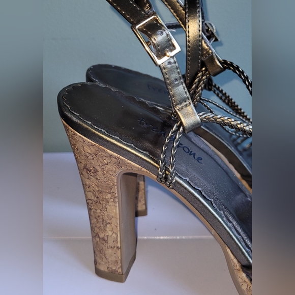 Trendzone Platform Heels Antique Gold Fancy Strappy Shoes. Size US 6 - Picture 9 of 11